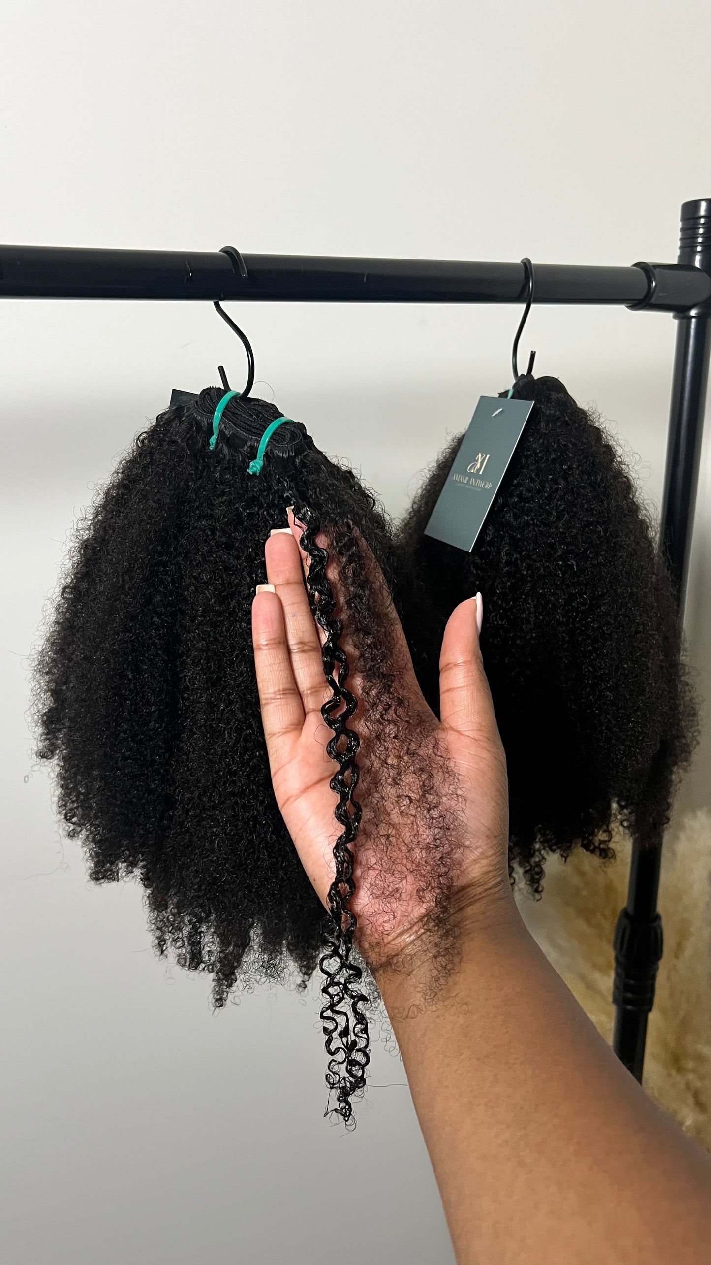 4C texture bundels defined van virgin human hair – compacte coils die perfect blenden met natuurlijk 4C haar – Amami Antwerp