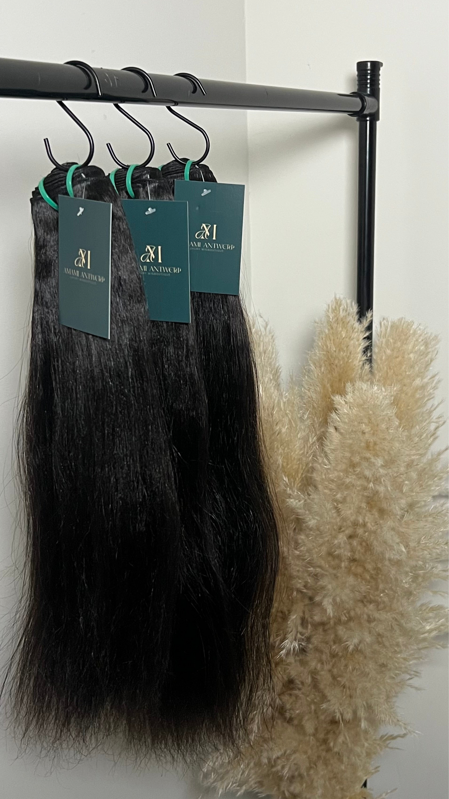 Yaki Straight textuur, raw virgin hair met lichte textuur – ideaal voor relaxed of texturized 4C haar – Amami Antwerp